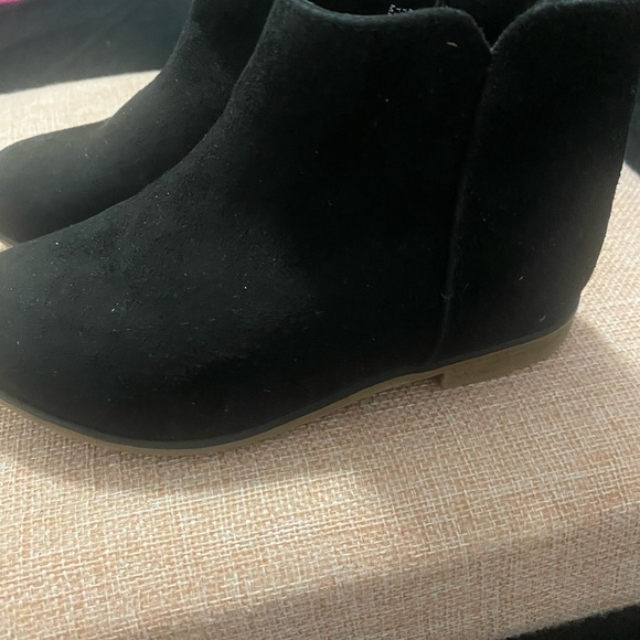 Cat and Jack Black Ankle Boots - Picture 5 of 8